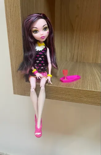 Monster High Draculaura Creepateria (Vai conforme as fotos)