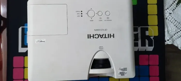 Projetor Hitachi CP X2530WN Imagem ficando ROXA
