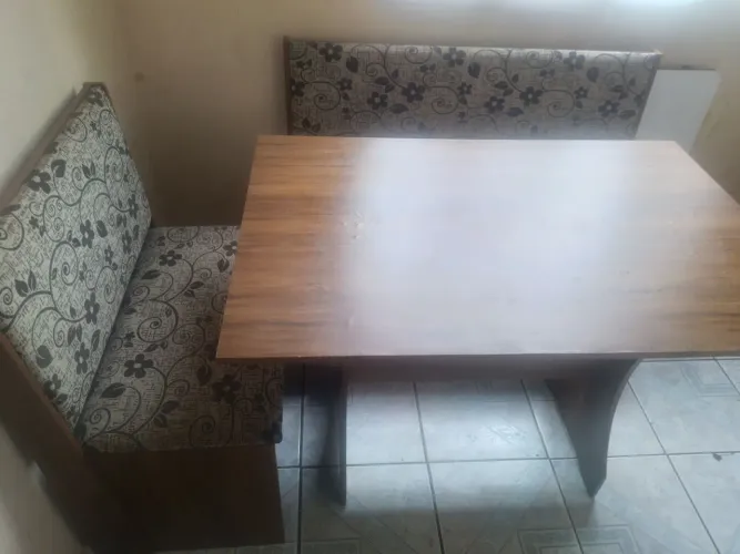 Mesa de jantar com 2 bancos 2 e 3 lugares