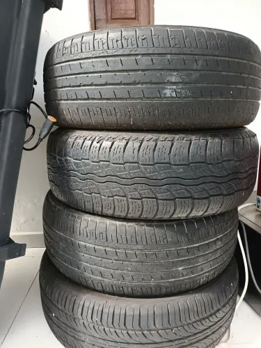 Pneus 235/60R16 100V 