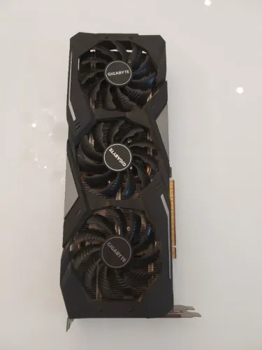 Radeon RX 5700 XT GIGABYTE GAMING OC 8G 8 Pinos