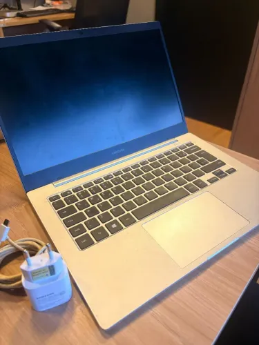 Notebook Samsung Book Go Snapdragon 7c 4GB RAM 128GB 14"