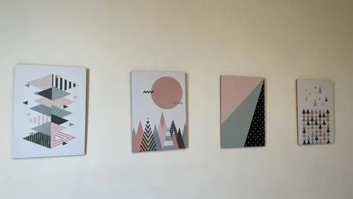 Conjunto com quadros, placas decorativas, arte em parede