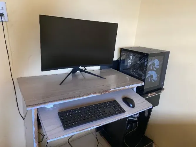 Setup Premium Ryzen 7 5700G, Monitor Gamer SuperFrame 27? QHD 165Hz Curvo, SSD NVMe XPG GA