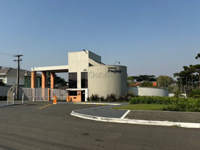 CASA EM CONDOMÍNIO com 4 dormitórios à venda com 700m² por R$ 2.600.000,00 no bairro Pinev