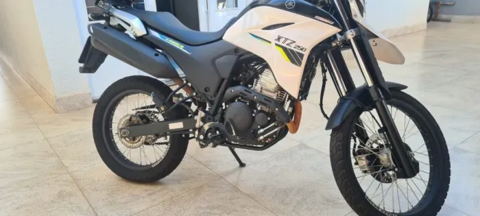? VENDO YAMAHA XTZ 250 LANDER ?  Ano: [coloque o ano] Km: 50.000 km - Rodados na estrada
