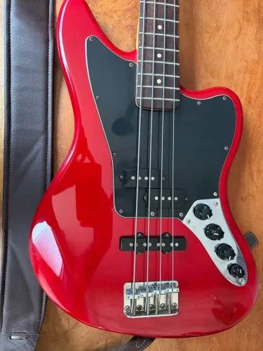 Baixo Fender Squier Jaguar Bass 4 cordas