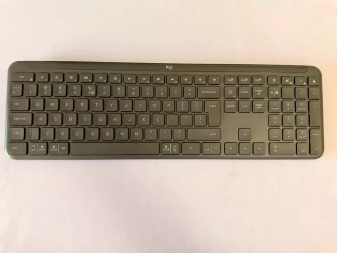 Teclado Sem Fio Logitech Signature Slim K950 Grafite - Usado