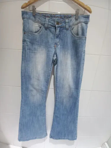 Calça jeans boca de sino