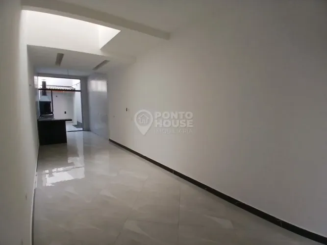 Sobrado à venda no bairro Saúde de 3 suítes, 4 banheiros e 2 vagas