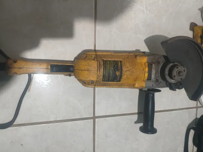 Lixadeira Dewalt profissional