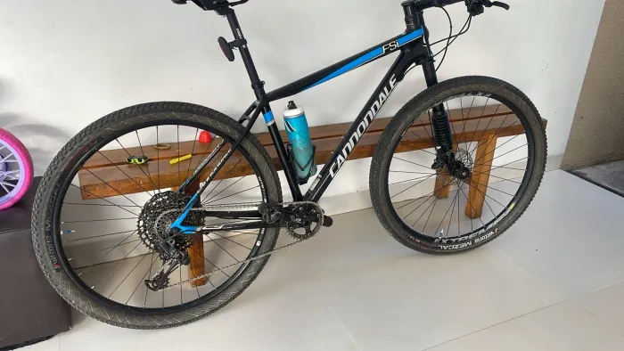 BIKE CANNONDALE QUADRO DE CARBONO ARO 29