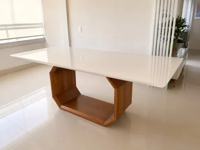 Mesa de Jantar 220 x 110 - Venda somente da mesa. As cadeiras não estão inclusas.