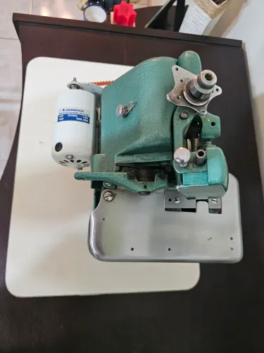 MÁQUINA DE COSTURA OVERLOCK