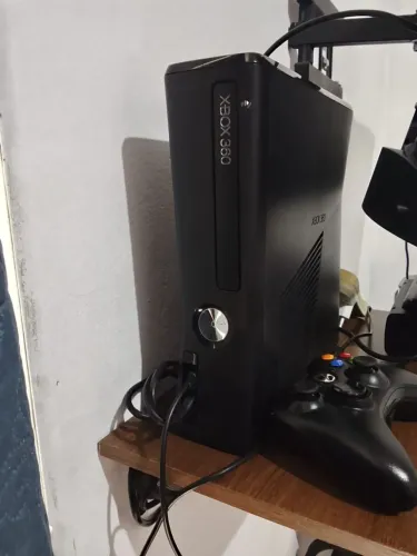 Xbox 360 Slim Aurora 1.256tb de HD Interno e Externo +2 Controles e Caixa 154 Jogos