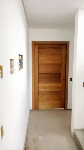 Colocador de portas.