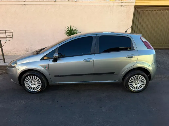 Fiat Punto Attractive Italia 1.4 F.flex 8V 5P 2012