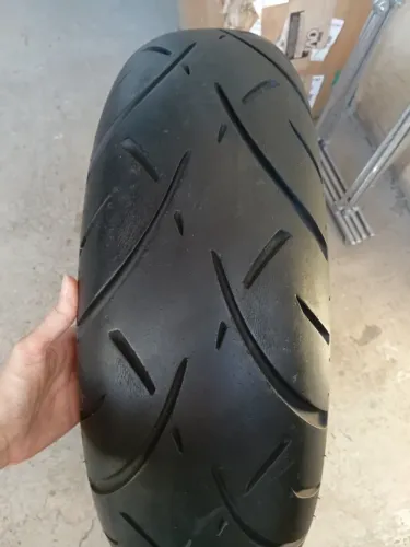 Pneu Metzeler 180/65B16 usado