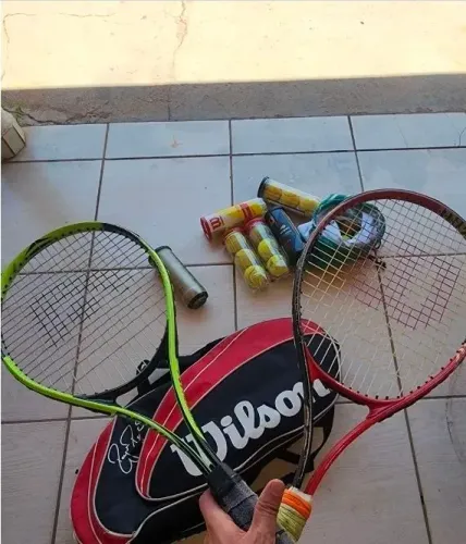 Raquete de tenis com bag e +20 bolinhas