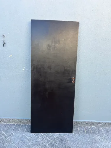 Título: Porta de ferro com veneziana + chapa metálica - resistente