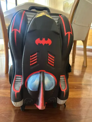 Mochila Escolar Infantil de Rodinhas Batman DC