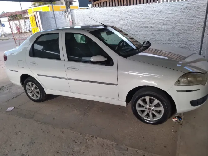 Fiat Siena Tetrafuel 1.4 MPI Fire Flex 8V 4P 2011