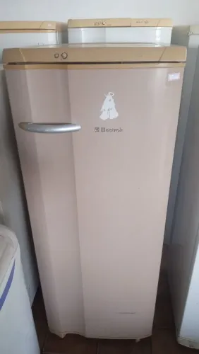 Geladeira Electrolux - Modelo Antigo 110v funcionando tudo tenho outras 