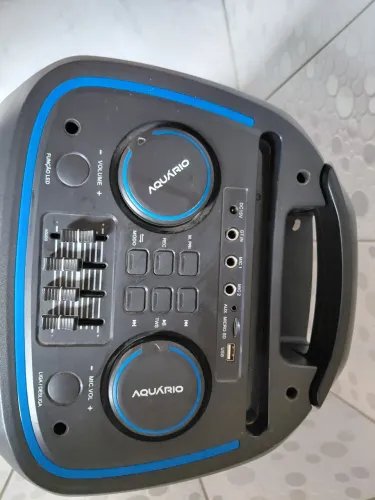 Vendo esta caixa de som aguario com rodinhas bluetooth etc..
