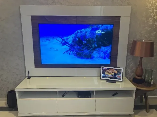 Painel De Tv 85 Polegadas Em Laca Fendi E Mogno