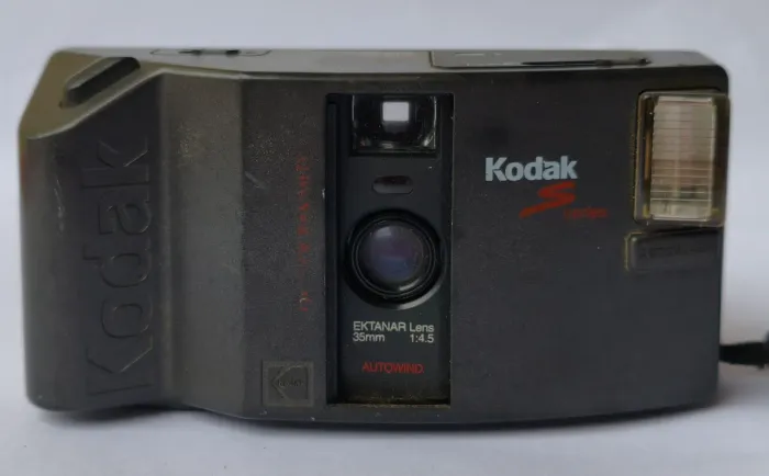 Câmera Fotográfica Kodak S Series 35mm com Flash - Vintage e Colecionável