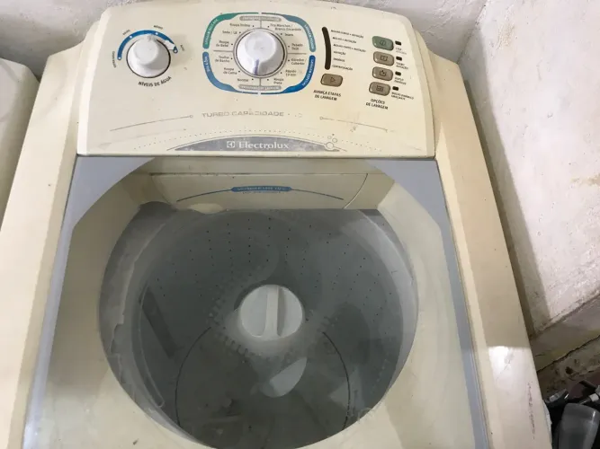 Vendo máquina de lavar para retirada de peças