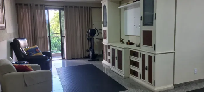 Excelente apartamento com 150m e duas suítes na rua Araguaia.