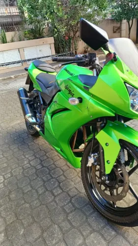 Vendo Kawasaki Ninja 250R 2012 Raridade Toda Original. Apenas 29 mil Kms Originais