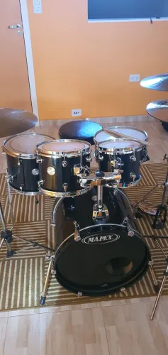 Bateria Mapex reduzida completa( estantes, pratos, pedal e banco)
