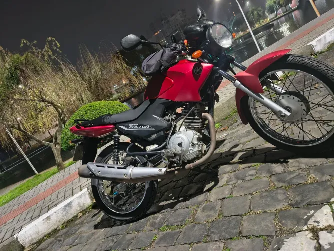 Moto com alguns defeitos pequenos