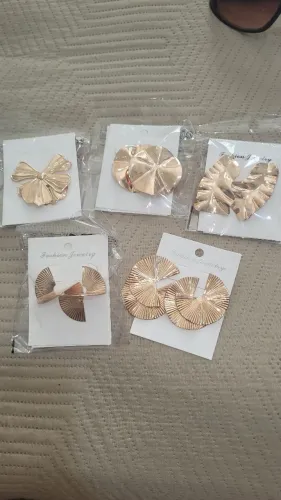 Kit com 5 Pares de Brincos Femininos dourados