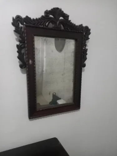 Moldura de espelho de madeira nobre