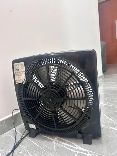 Vendo ventilador de mesa Mondial Black Premium preto, aproximadamente 30 cm.