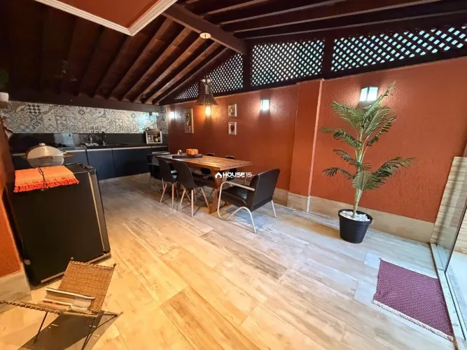 200mts² - 3 quartos no Centro de Guarapari, de frente para a rua, em um prédio mais antigo