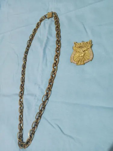 Vende se colar e pingente de moeda antiga