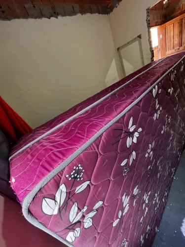 Vendo uma cama box de casal