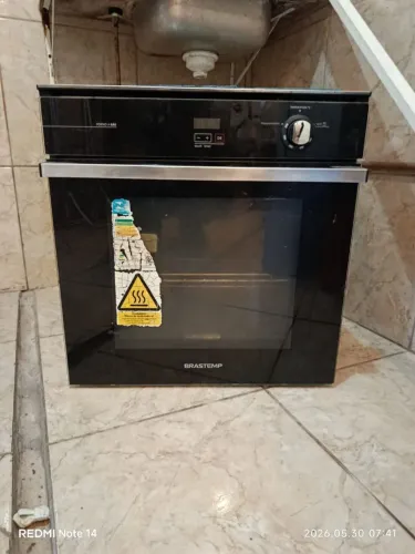 Forno de embutir Brastemp 78 litros.