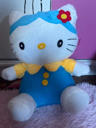Hello kitty de pelúcia