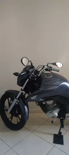 Moto em estado de Zero única dona com 5.500 km
