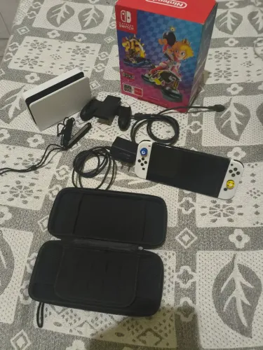 Vendo Nintendo swich oled DESBLOQUEADO