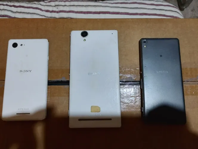3 celulares Sony, reformar ou retirar peças