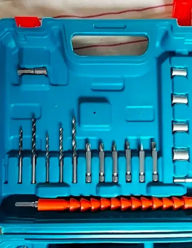 PARAFUSADEIRA E FURADEIRA 2 EM 1/NOVA-VEM COM MALETA E BROCAS