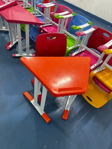 Mesa e cadeira escolar - DESK