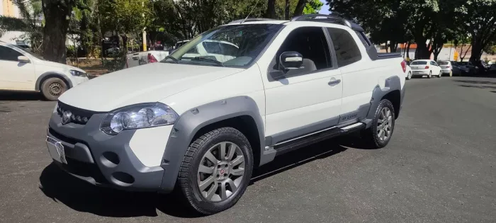 Fiat Strada Adventure1.8/ 1.8 Locker Flex CD 2014
