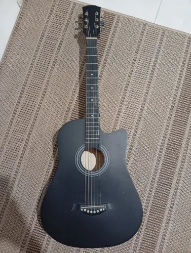 Violão com cordas de aço